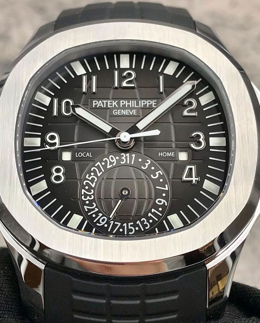 Patek Philippe Aquanaut Travel Time Nero con Cinturino in Gomma | Replica