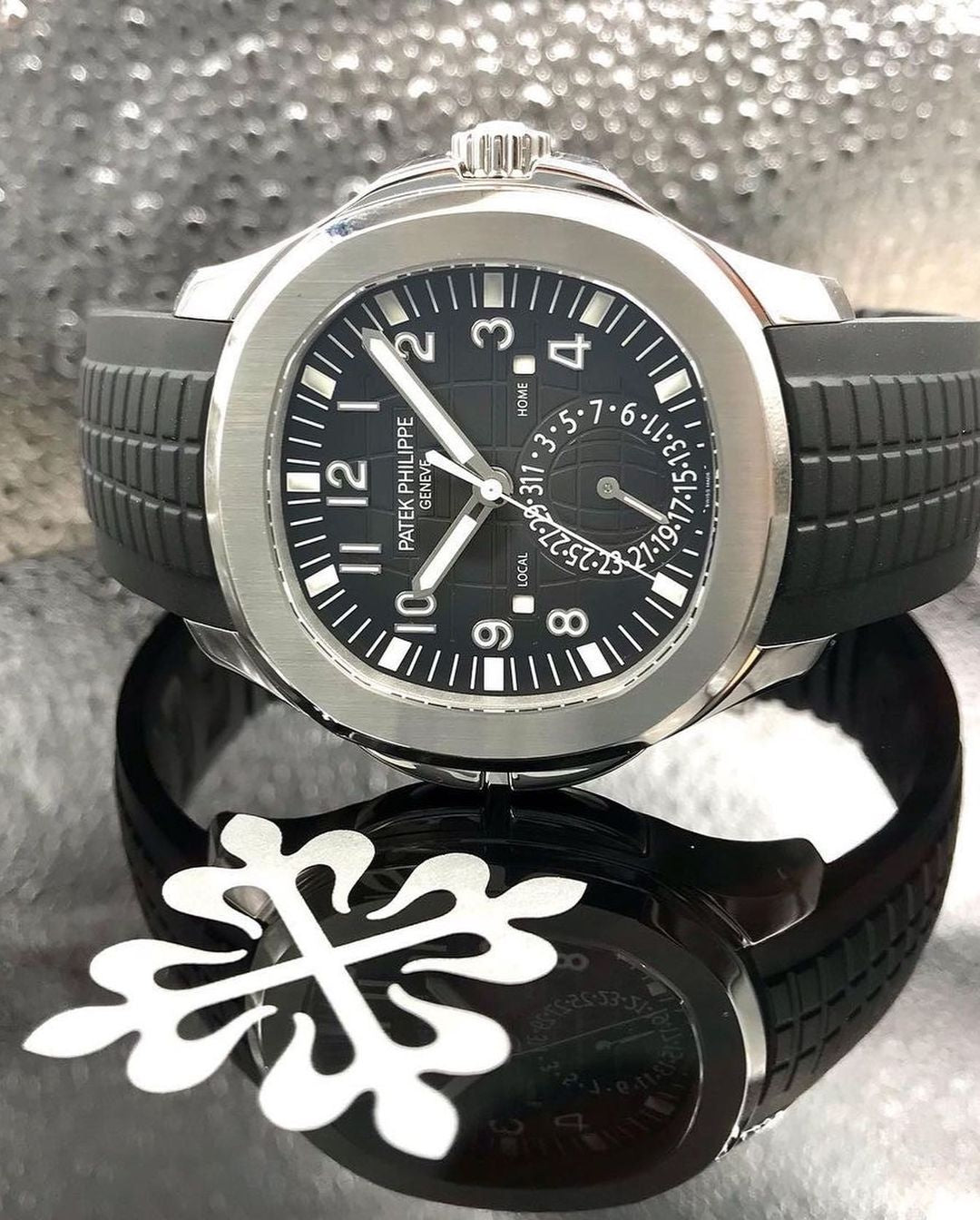 Patek Philippe Aquanaut Travel Time Nero con Cinturino in Gomma | Replica