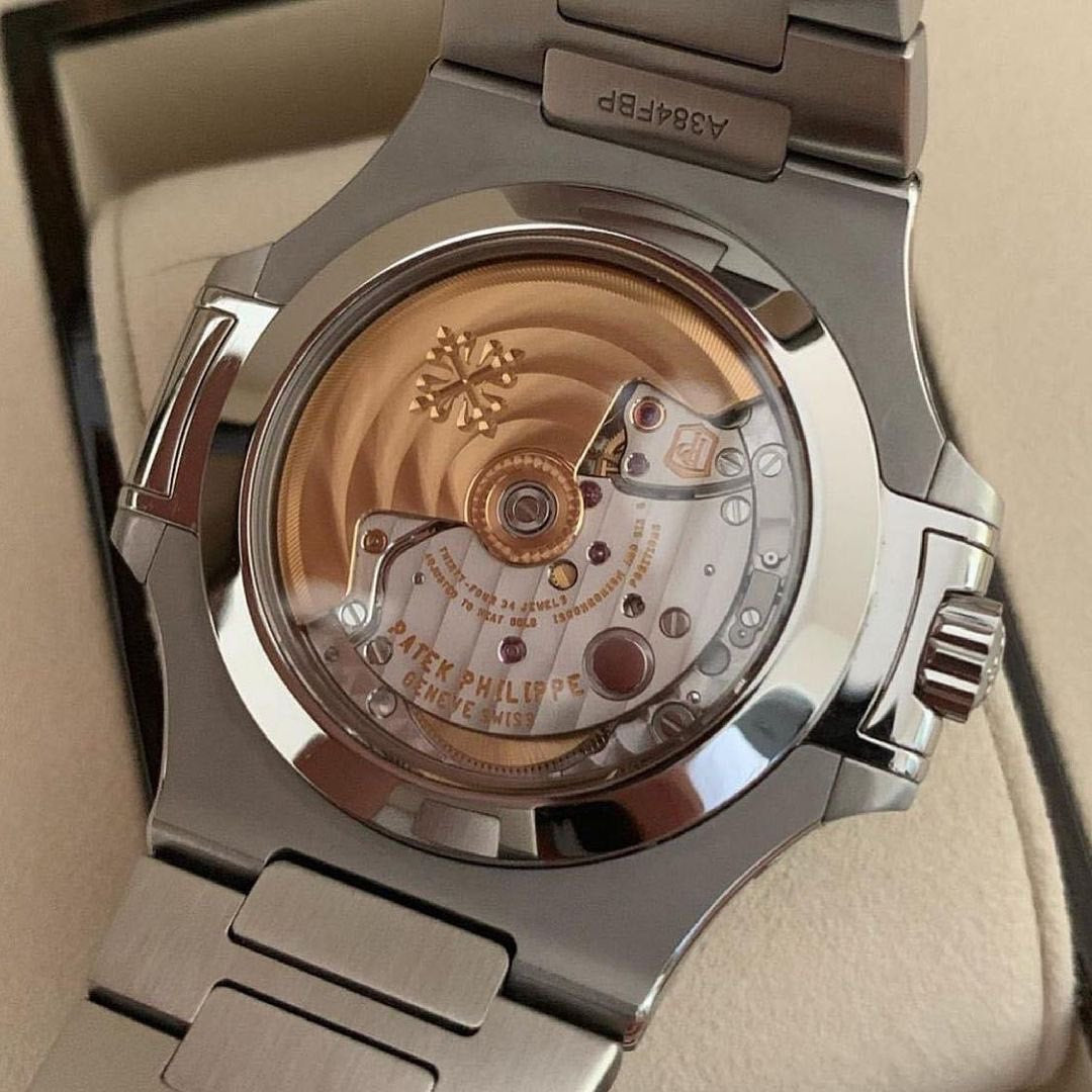 Nautilus Automatico Acciaio Complicazioni Quadrante Grigio Giorno Mese – Patek Philippe