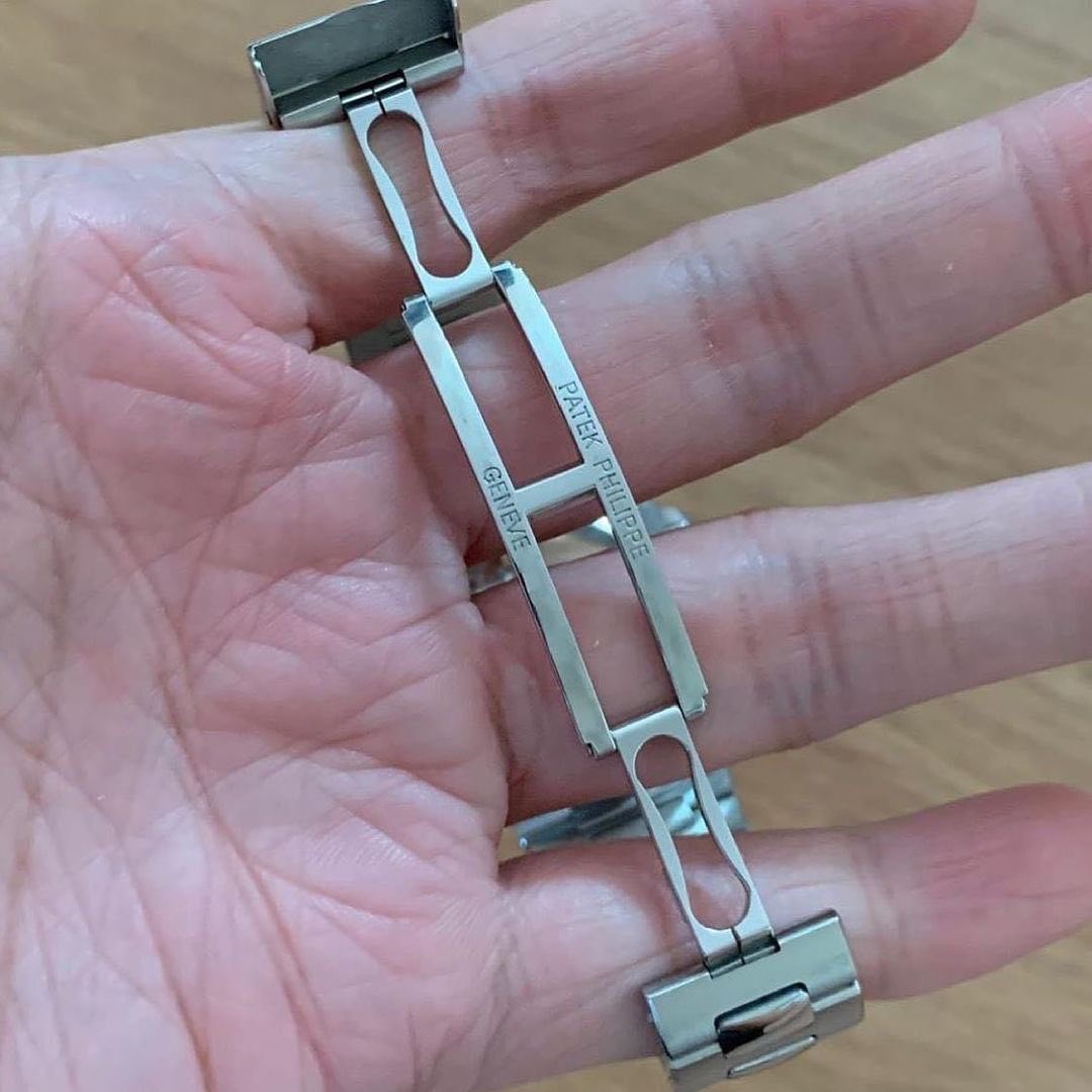 Nautilus Automatico Acciaio Complicazioni Quadrante Grigio Giorno Mese – Patek Philippe