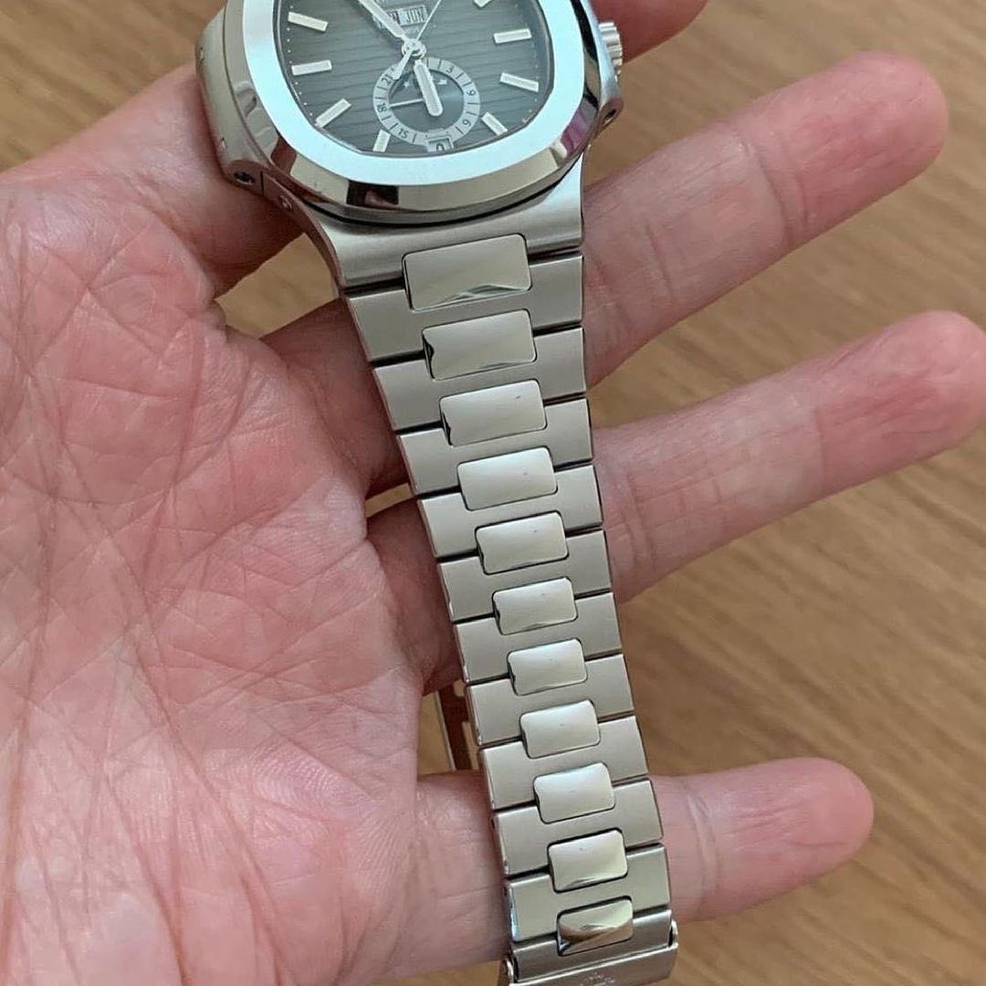 Nautilus Automatico Acciaio Complicazioni Quadrante Grigio Giorno Mese – Patek Philippe