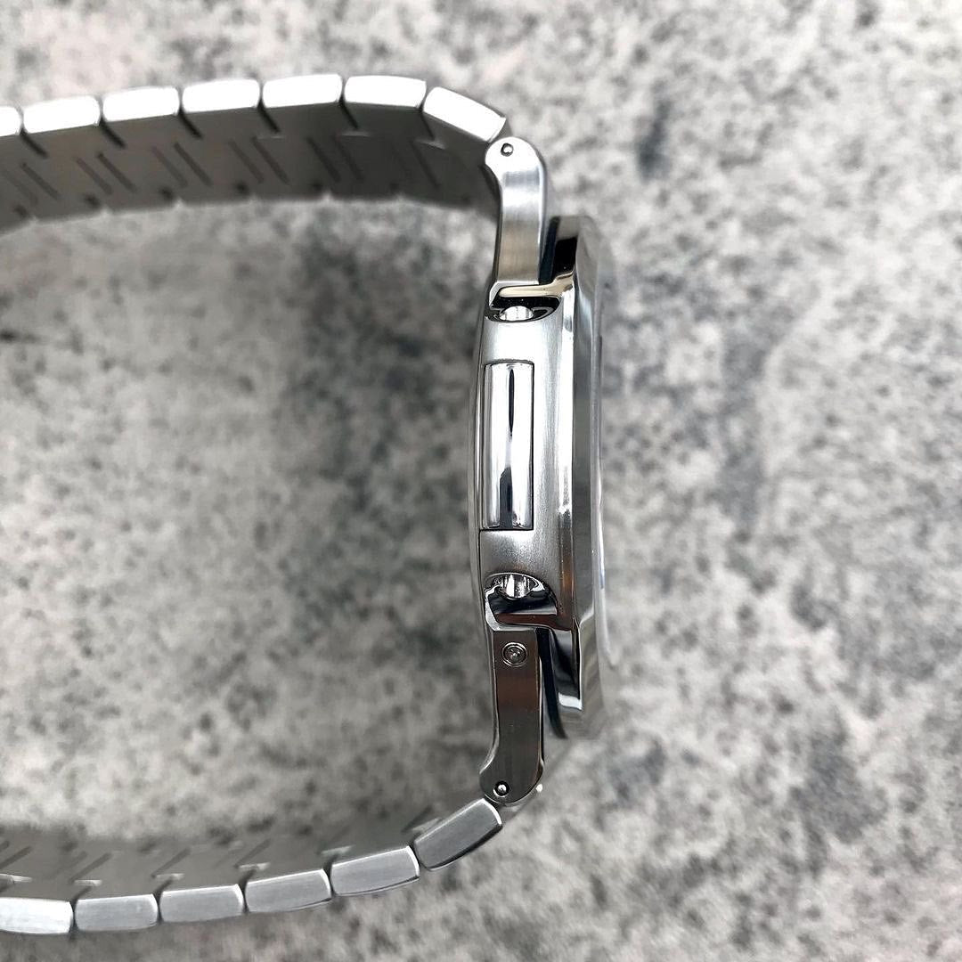 Nautilus Automatico Acciaio Complicazioni Quadrante Blu Giorno Data – Patek Philippe