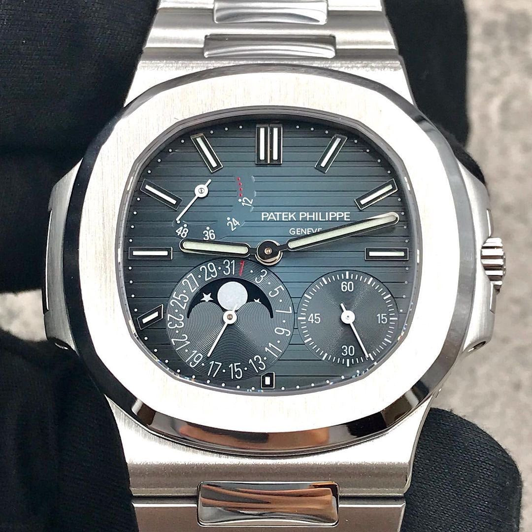 Nautilus Automatico Acciaio Complicazioni Quadrante Blu Giorno Data – Patek Philippe