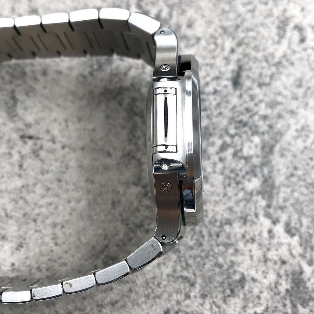 Nautilus Automatico Acciaio Complicazioni Quadrante Blu Giorno Data – Patek Philippe