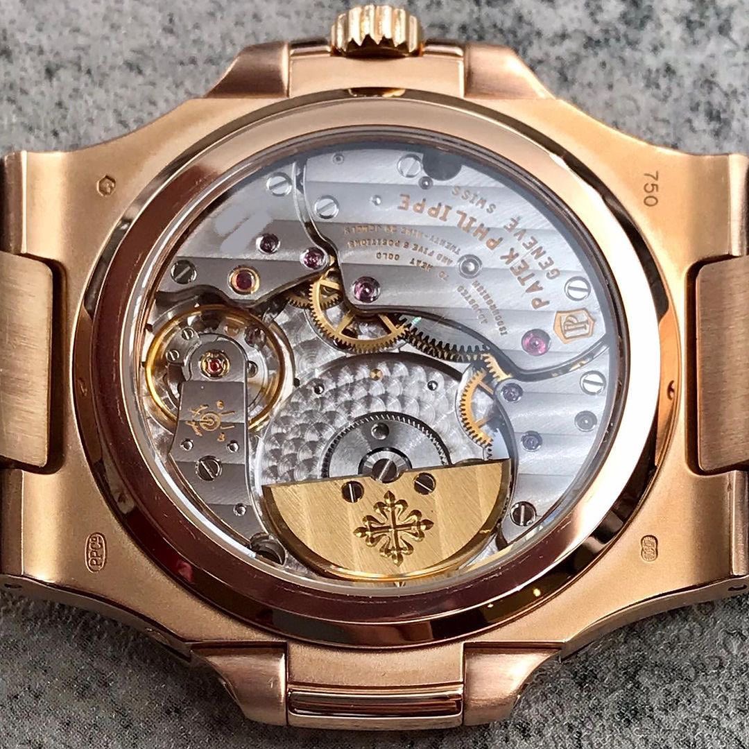 Nautilus Automatico Oro Rosa Complicazioni Quadrante Scuro Pelle – Patek Philippe