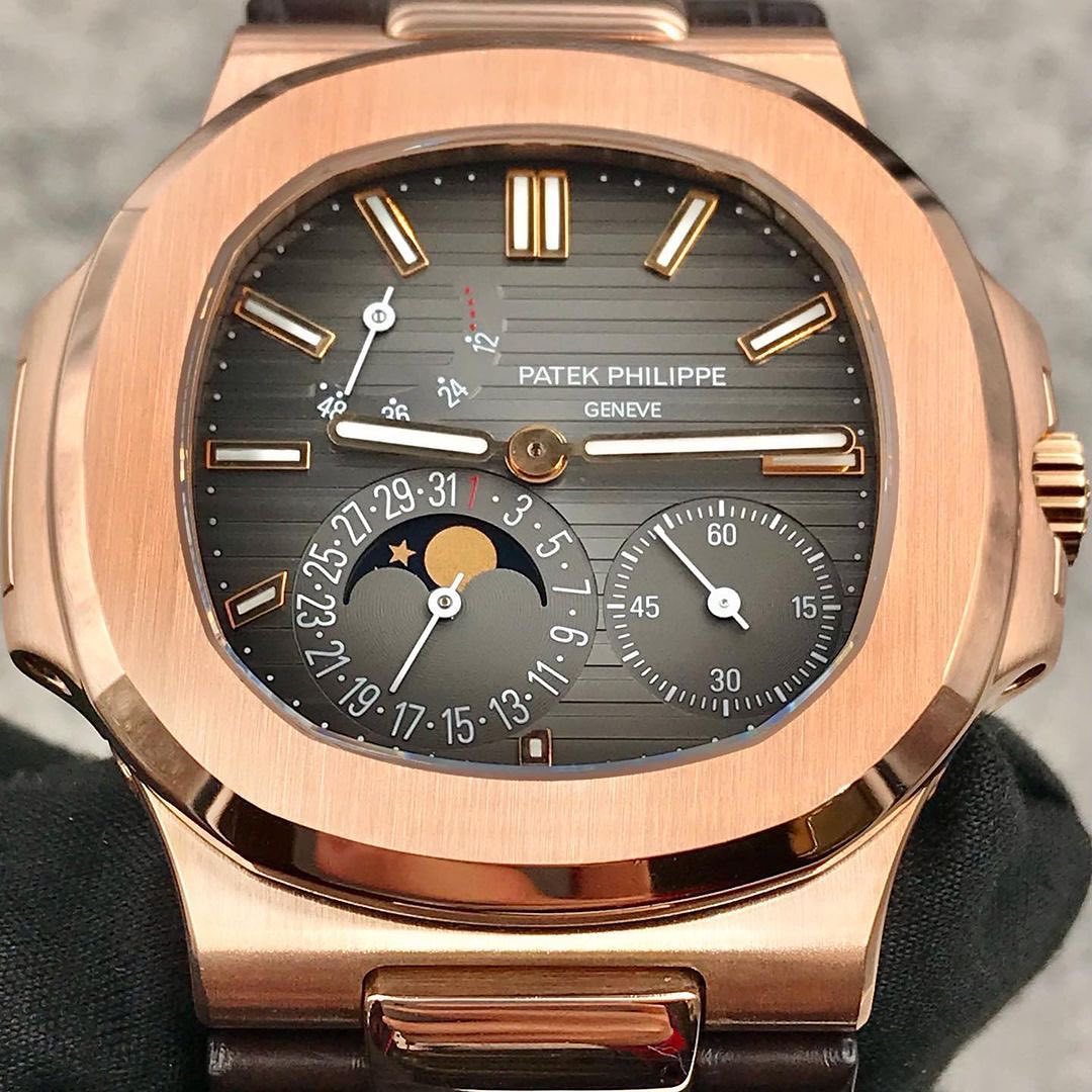 Nautilus Automatico Oro Rosa Complicazioni Quadrante Scuro Pelle – Patek Philippe