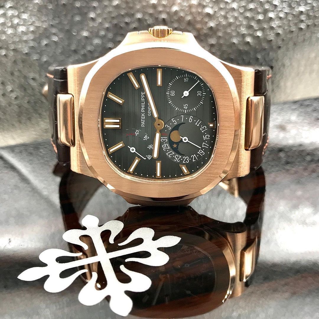 Nautilus Automatico Oro Rosa Complicazioni Quadrante Scuro Pelle – Patek Philippe