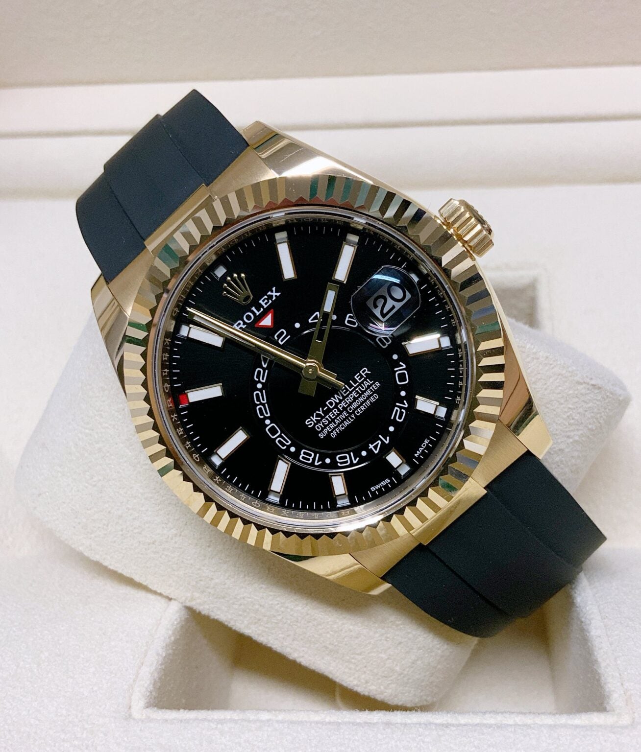 Rolex Sky-Dweller Automatico Oro con Cinturino Oysterflex