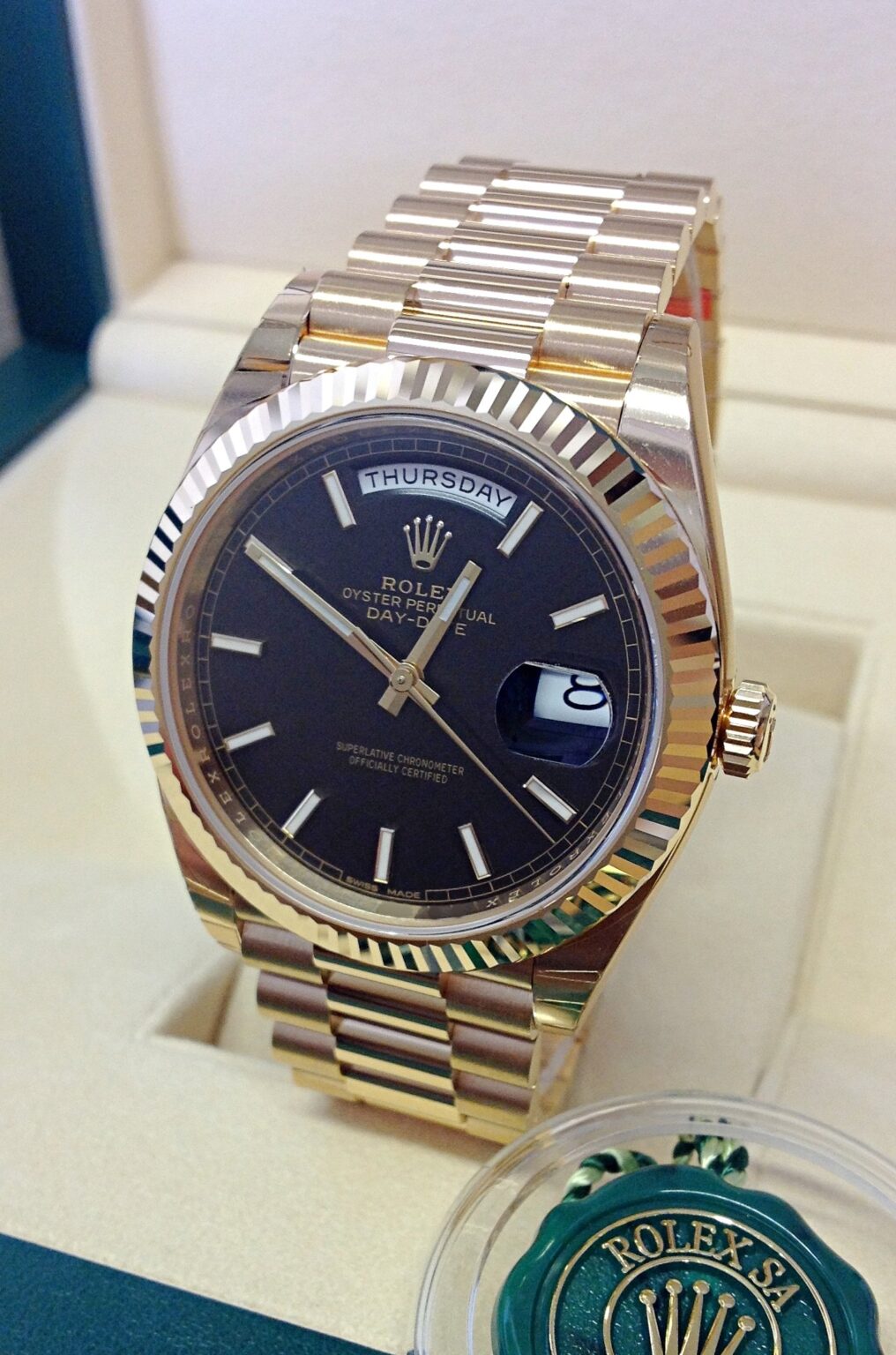 Rolex Day-Date 40 Oro Giallo Quadrante Nero | Replica Luxury